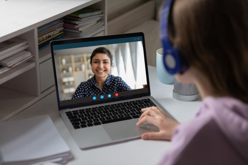 virtual assistant meeting with client on screen - myEVA